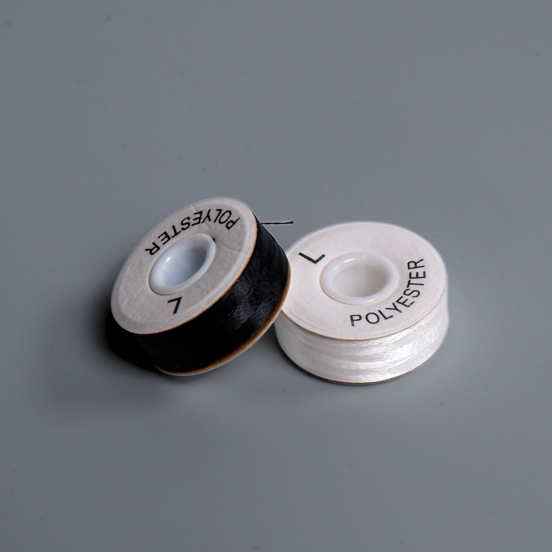 SULKY BOBBIN FIL white, 12 spools with core and side discs - Colour 0010 White